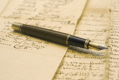 penna stilografica e foglio