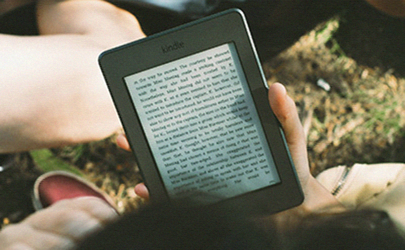 Leggere in epoca digitale: un’ode all’amico libro e al suo omologo ebook