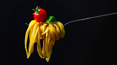 spaghetti pomodoro basilico dettaglio